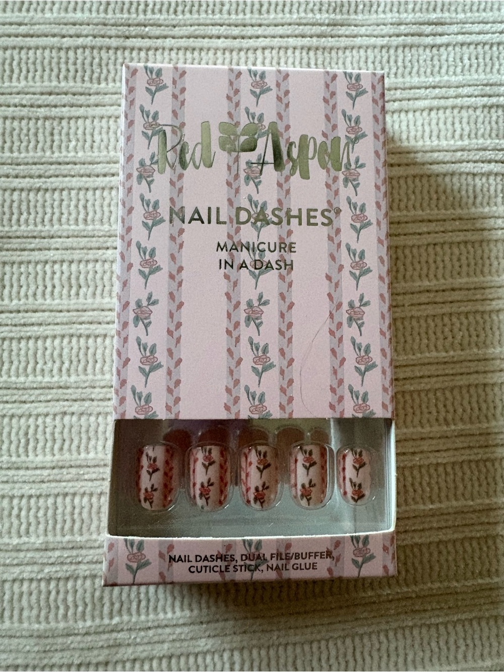 Red Aspen Floral Press-On Nails in Blush Pink Royal Blush Laikyn